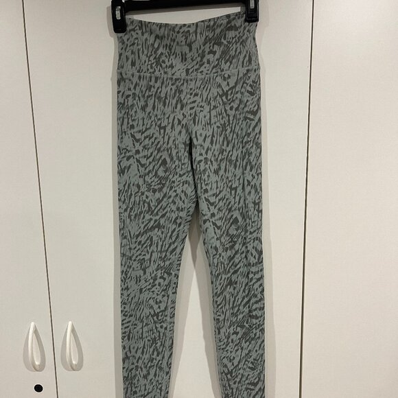GAP Pants - Gap Fit Studio green pattern Sky High Leggings